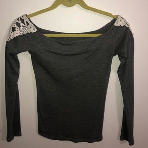 Off the shoulder hollister top